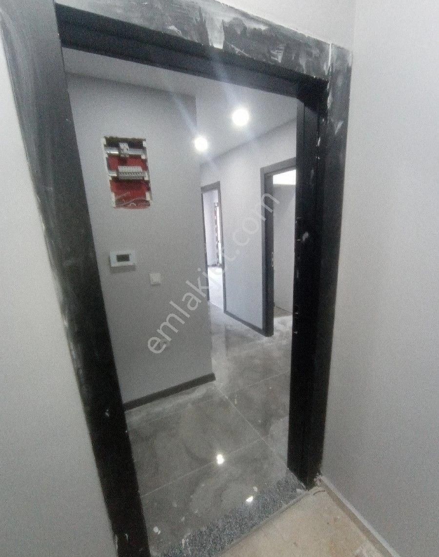Arnavutköy Salı Pazarı Bölgesinde Satılık 2+1 Ara Kat Daire