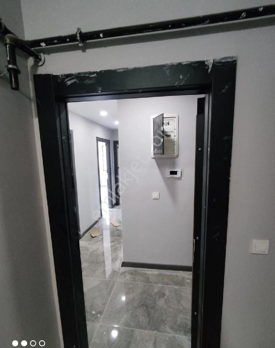 Arnavutköy Salı Pazarı Bölgesinde Satılık 2+1 Ara Kat Daire