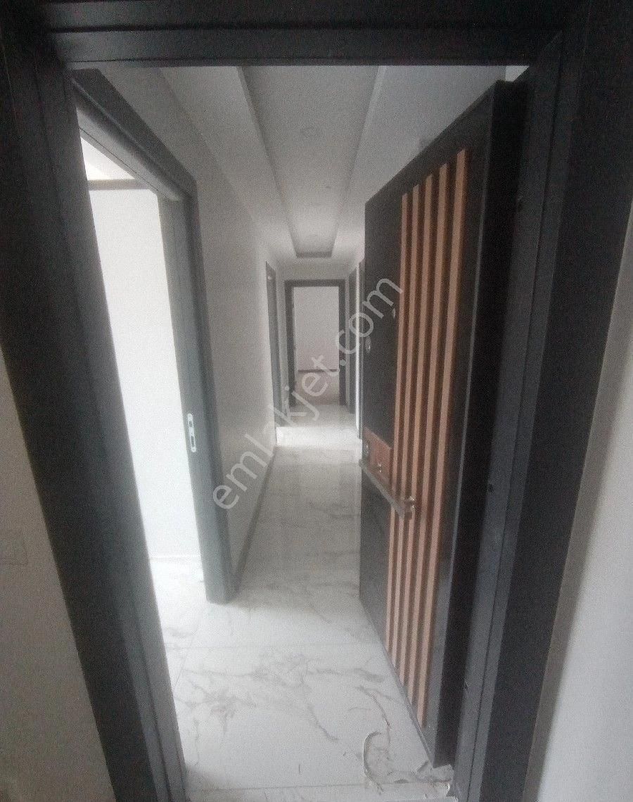 Arnavutköy Kamu Binalarına Yürüme Mesafesinde Satılık 3+1 Ara Kat
