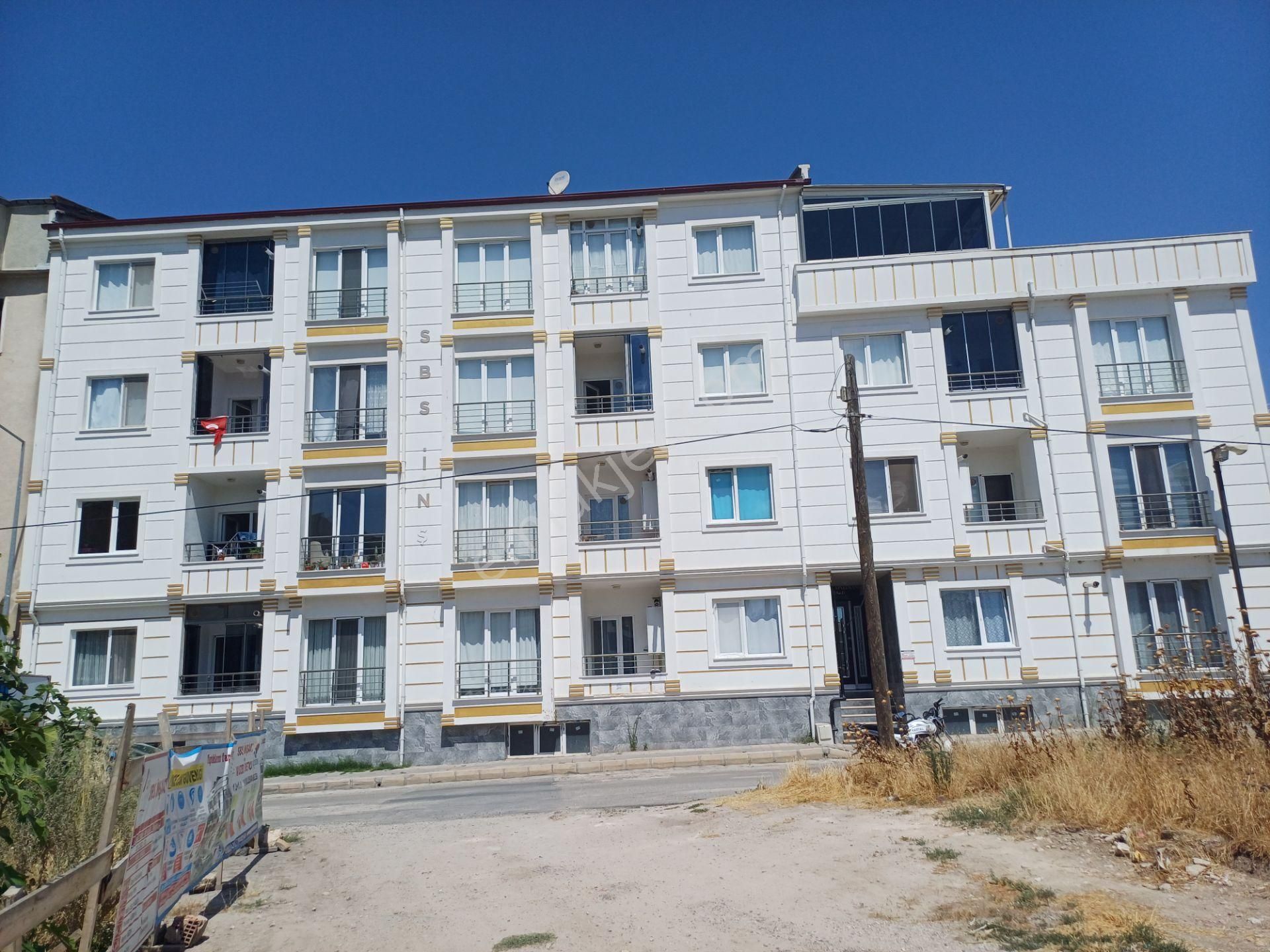 Karacaibrahim Mahallesinde 2+0 Eşyalı Kiralık Daire