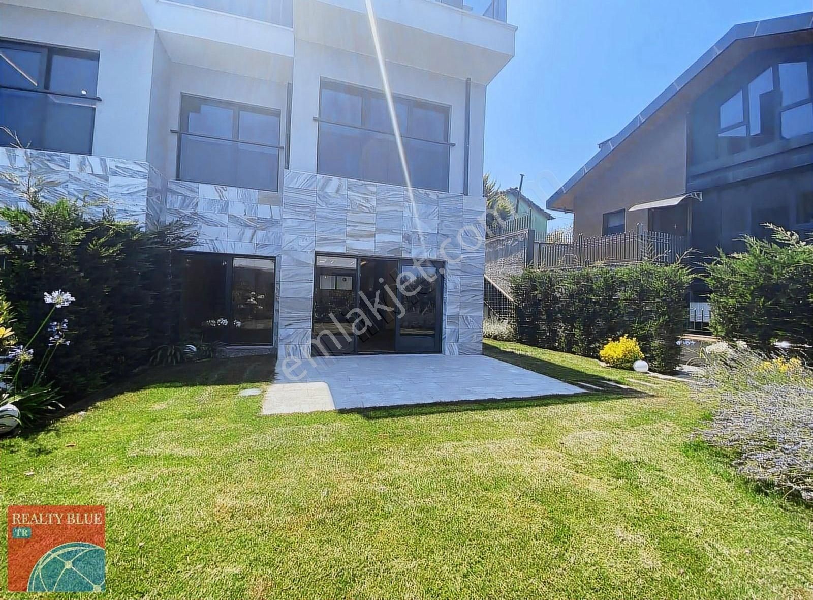 Zekeriyaköy_ Muhteşem Bahçeli _satılık 5+1 Triblex Sıfır Villa