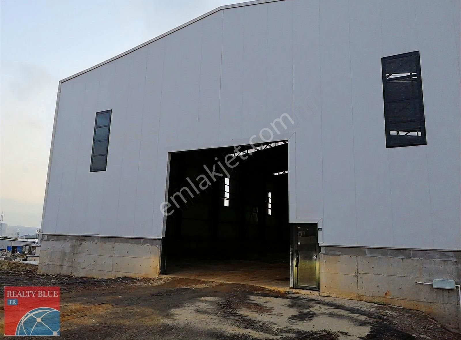 Ferhatpaşada Ticari Alanda 1600m2 Kiralık Çelik Fabrika