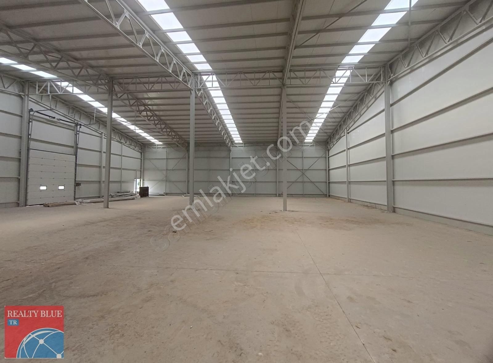 İstanbul Ataşehir Kiralık 800 M2 Değerli Lokasyon Depo