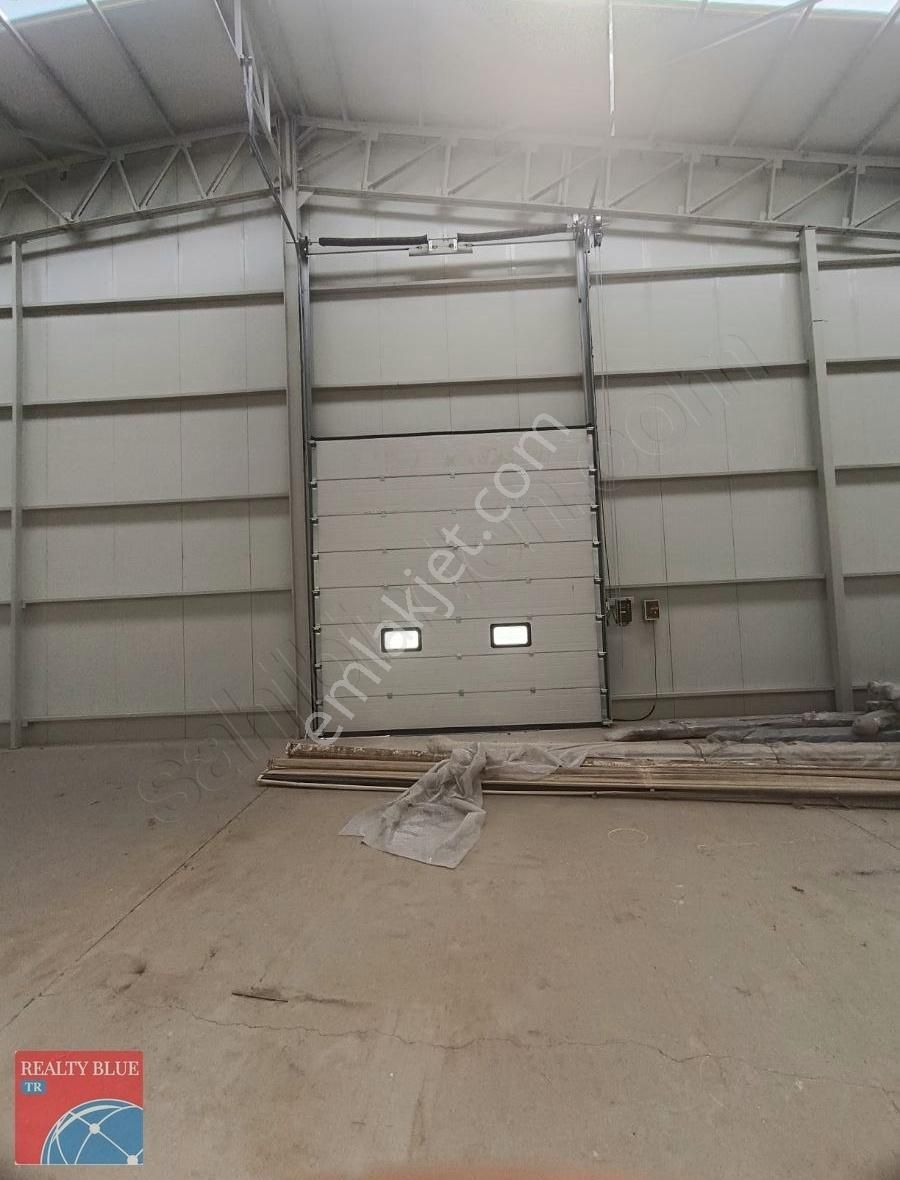 İstanbul Ataşehir Kiralık 1.000 M2 Değerli Konum Depo
