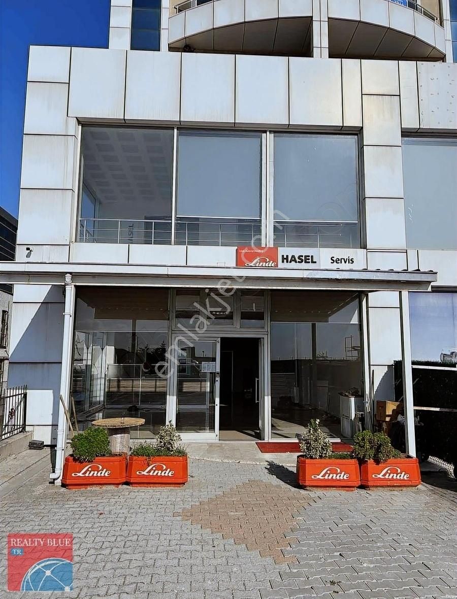 Hadımköy Yolu Caddesinde Kiralık 180m2 Dükkan Mağaza Ofis