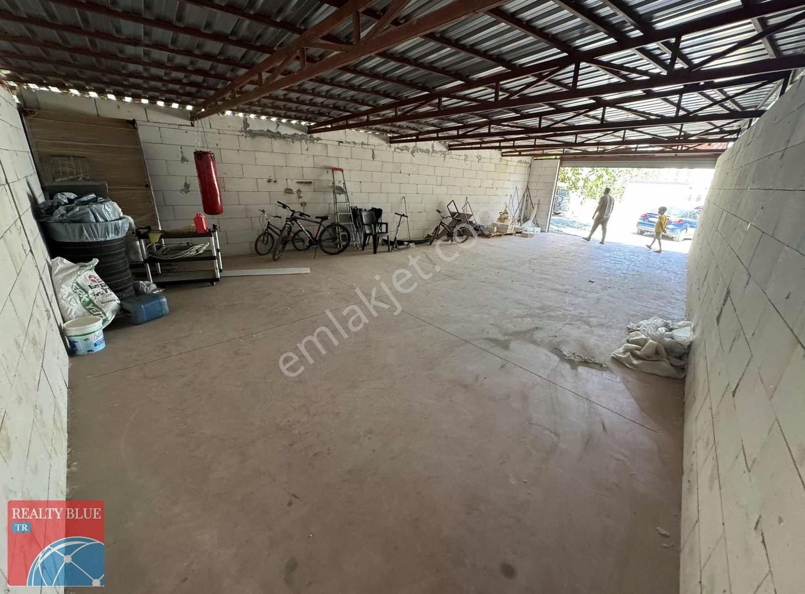 Sultanbeyli De 100 M2 Kiralık Depo