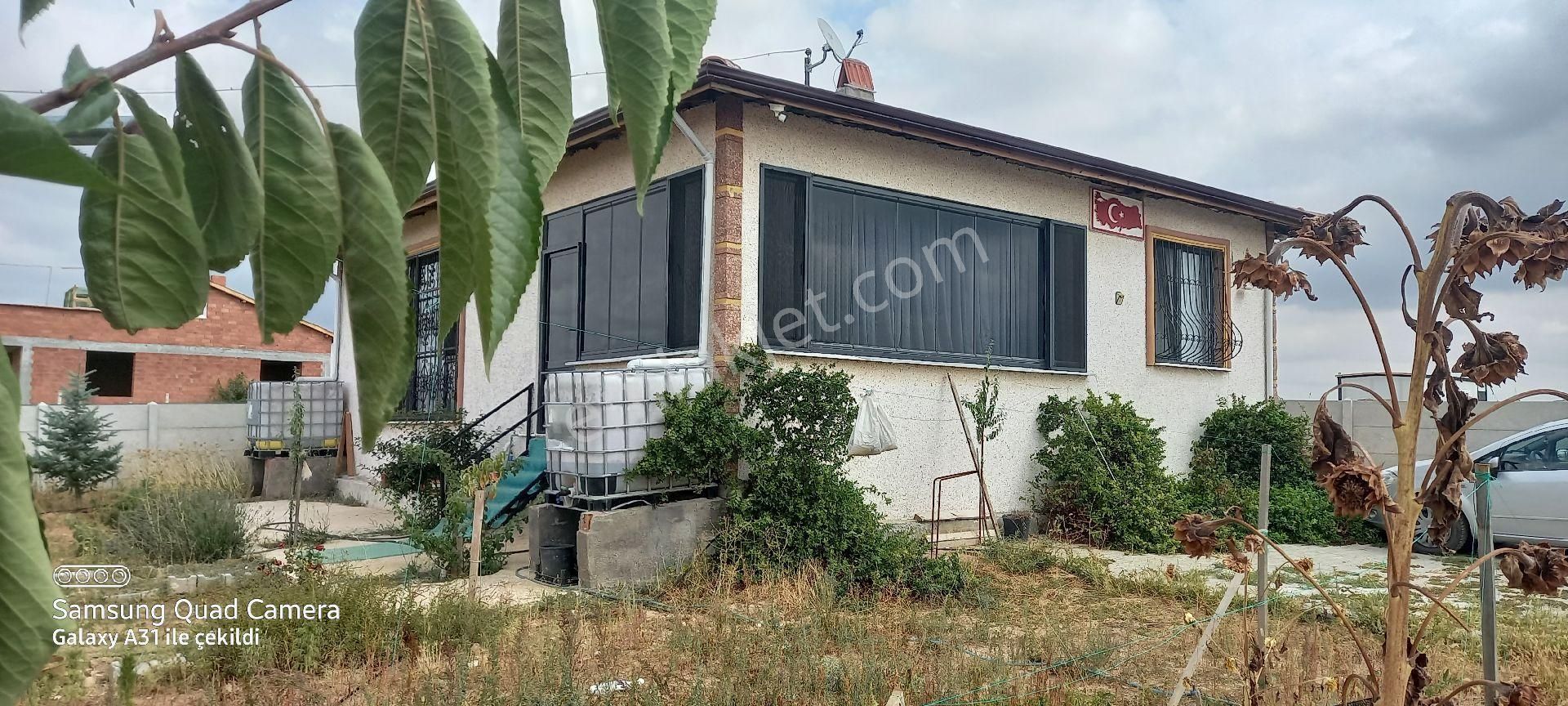 Afyonkarahisar Çıkrıkta Köşe Konumlu Bahçeli Müstakil Ev - Görsel 2