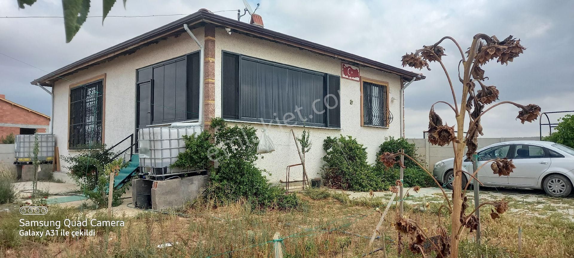 Afyonkarahisar Çıkrıkta Köşe Konumlu Bahçeli Müstakil Ev - Görsel 9