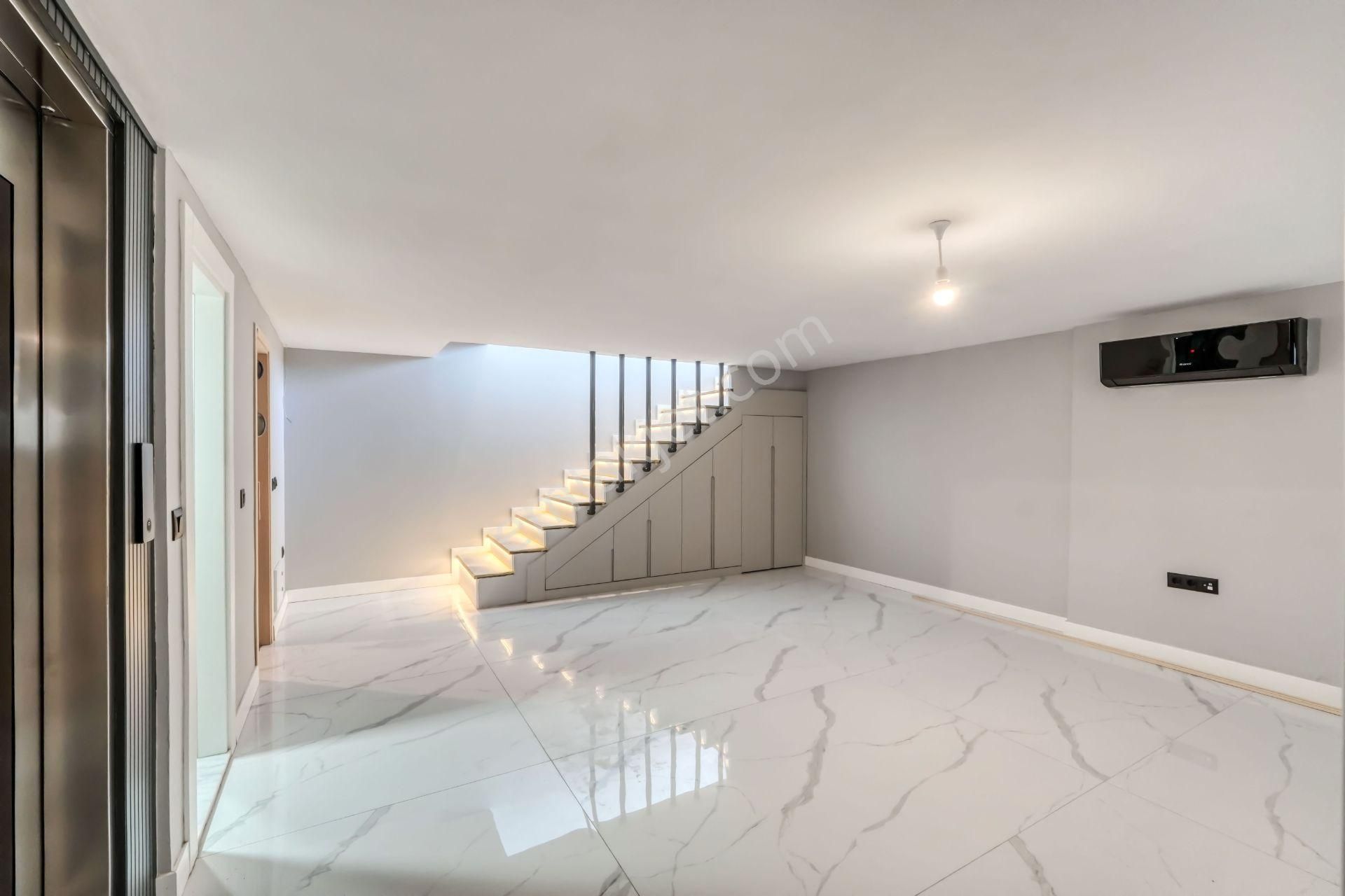 Satılık 6+2 Lüks Villa 365 M² Kapalı Alan / 315 M² Arsa Payı - Görsel 23