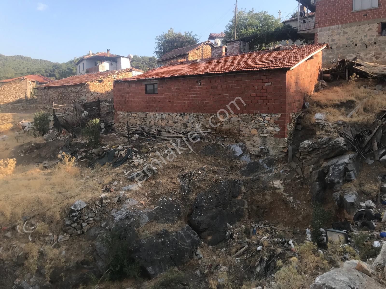 Burhaniye Kuyumcuda Satılık Yapı