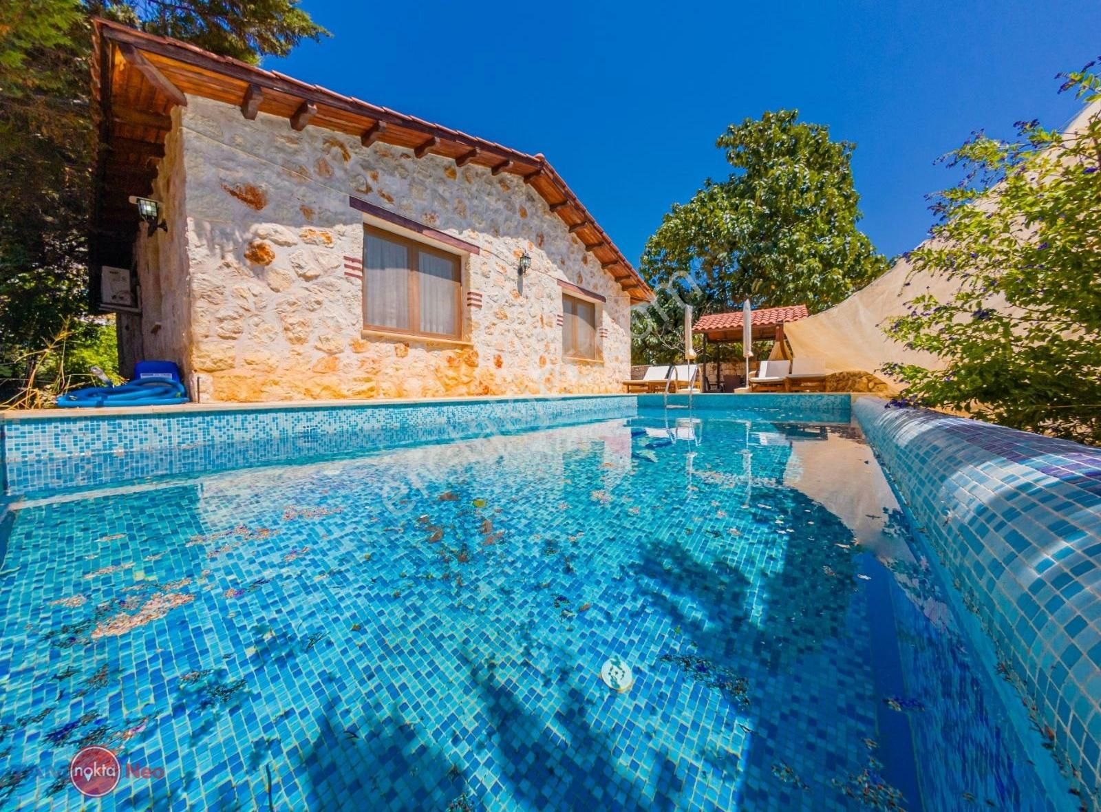 Kaş Merkezine 10 Dakikalık Mesafede Taş Villa