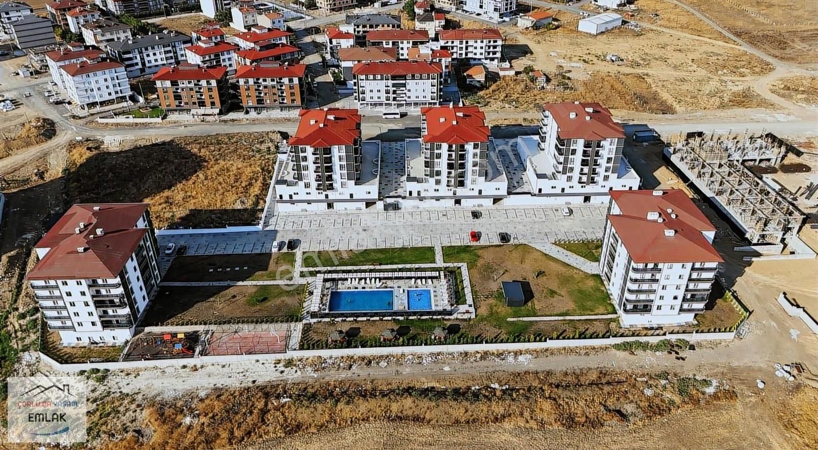 Site İçerisinde Güvenlikli Yüzme Havuzlu 3+1 Sıfır Daire
