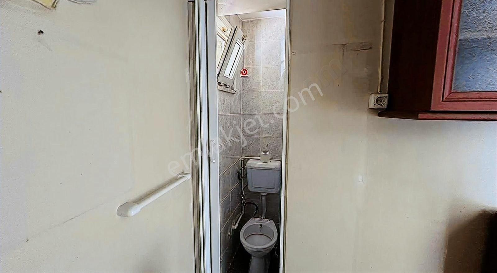 Ataşehir İçerenköy'de Kiralık Dükkan Merkezi Konum