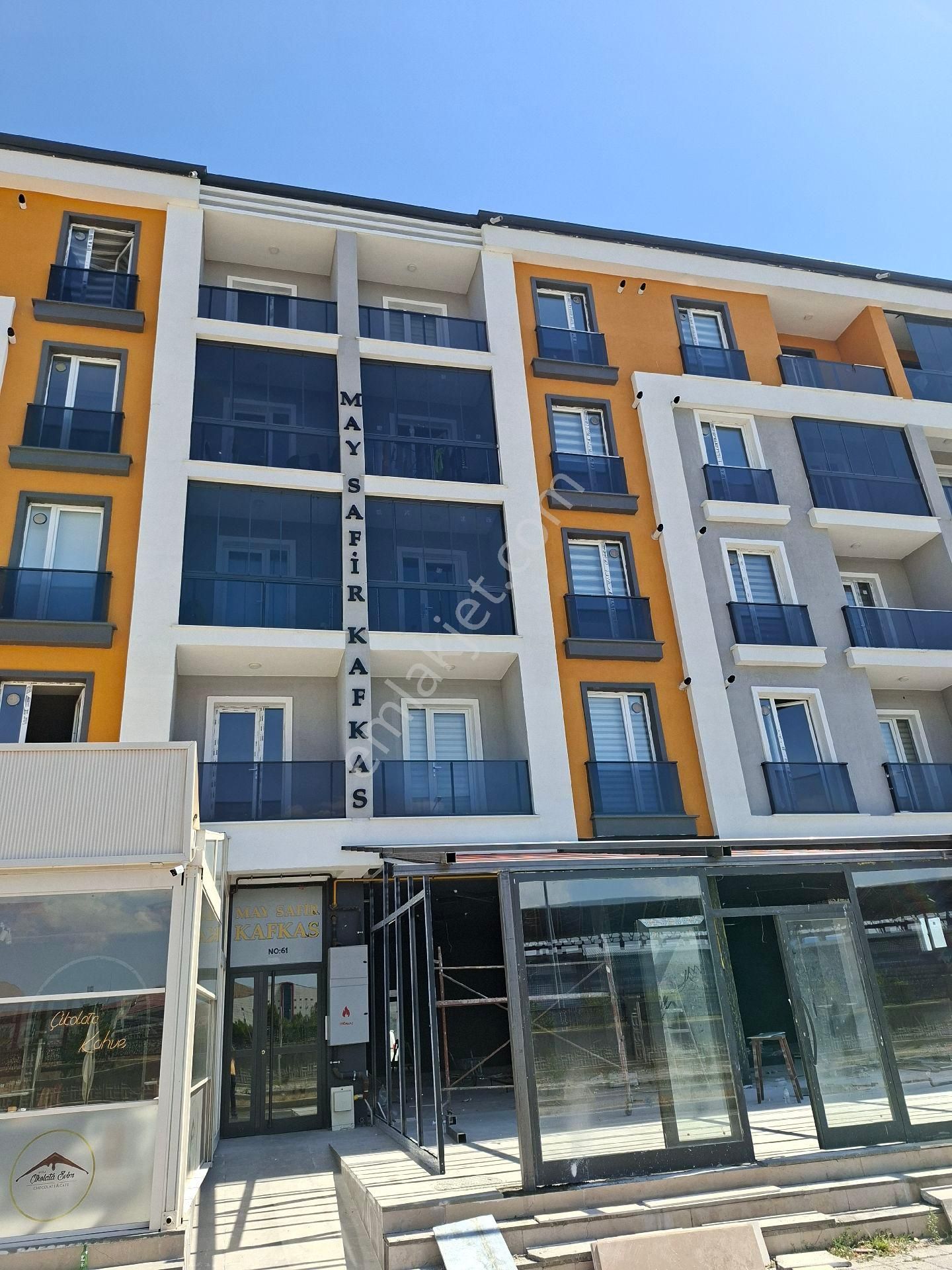 Kafkars Emlak'tan Üniversite Yolunda Ultra Lüks Kiralık 1+1