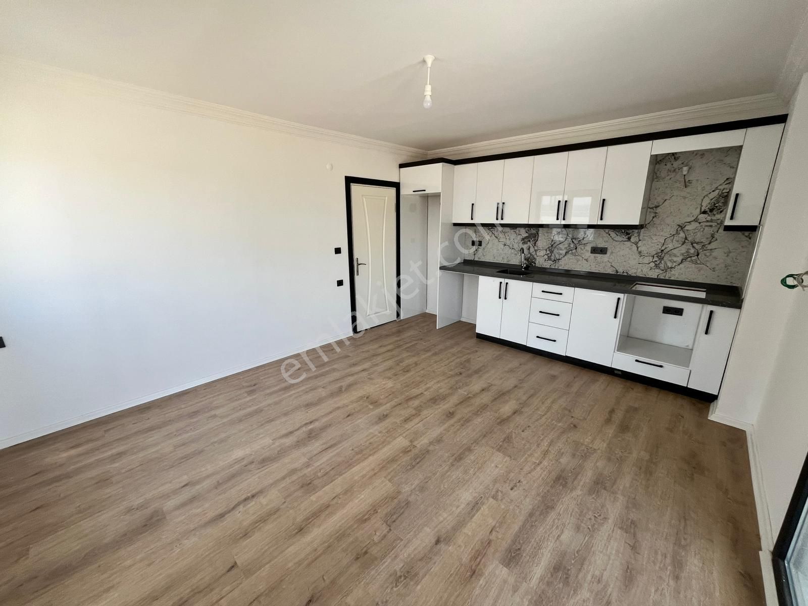 Didim Efeler Merkez'de 2+1 Asansörlü Ön Cephe Daire