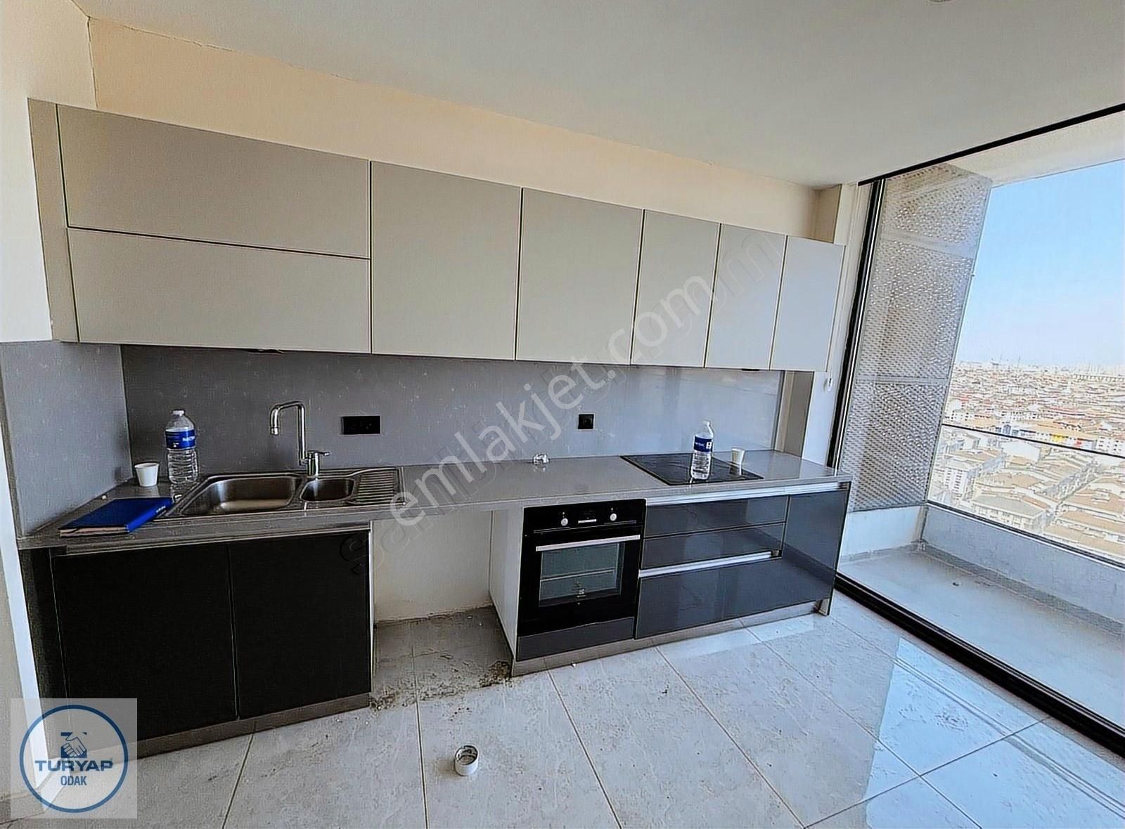 Empıre İstanbul Panoramik Manzaralı Büyük Tip Kiralık 2+1 Daire