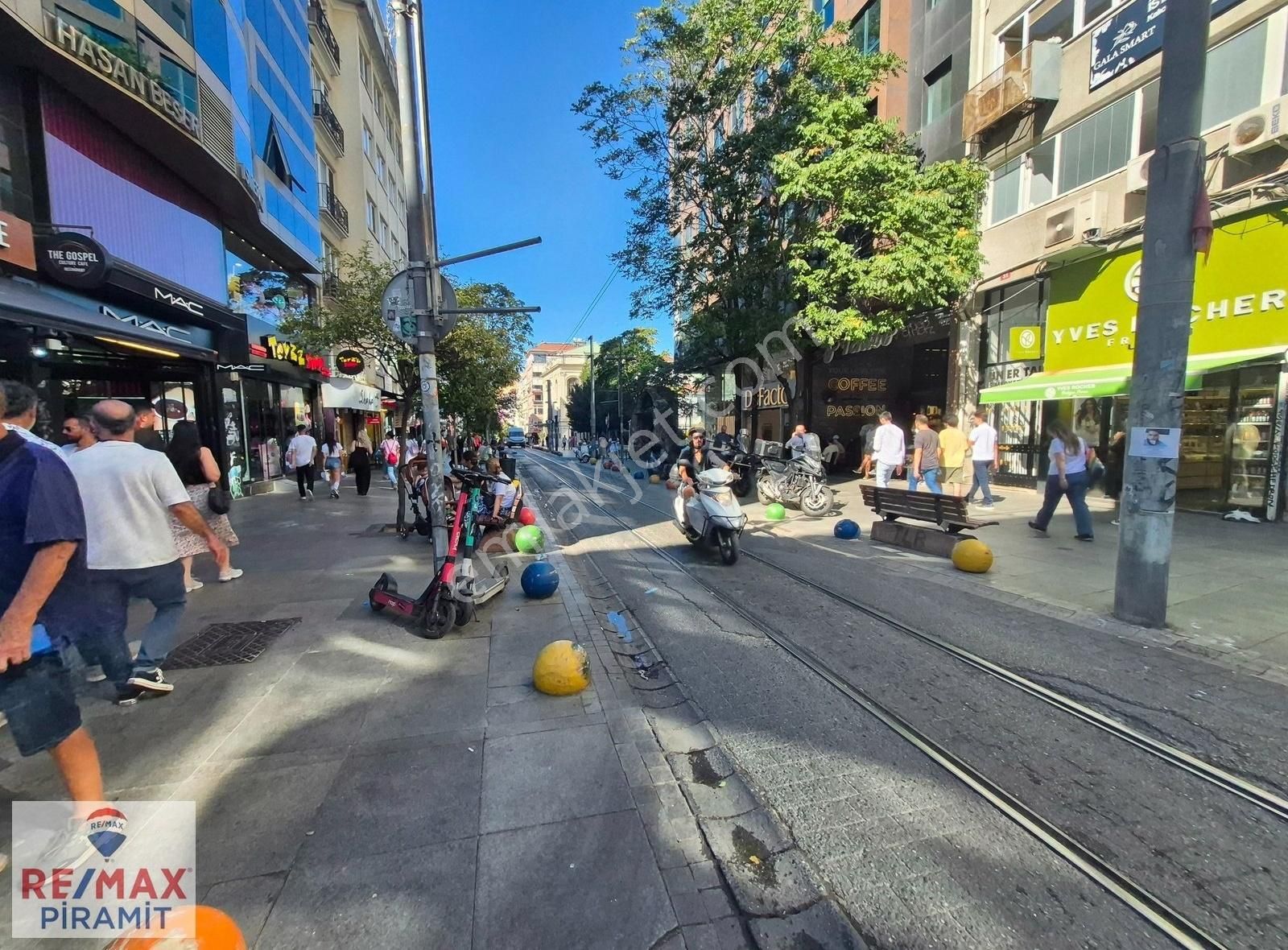Sakızgülü Sokakta 20 M² Bahçelı, 3,5+1 Kıralık Ofıs