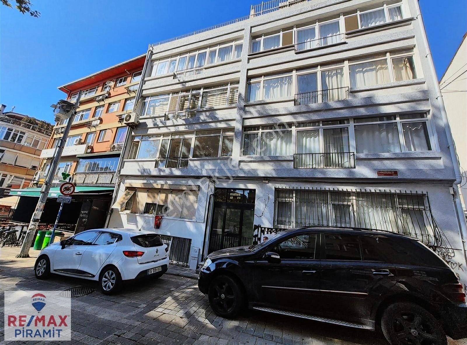 Sakızgülü Sokakta Balkonlu, 3+1 Kıralık