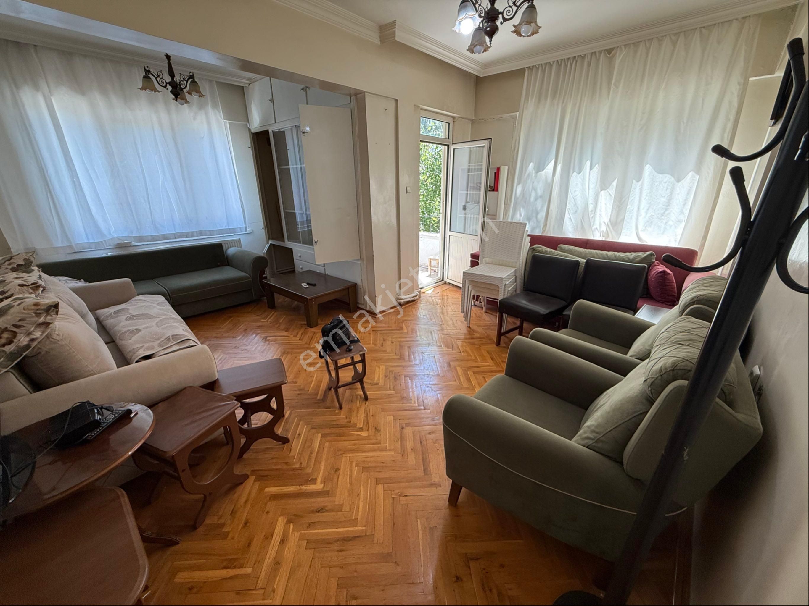 Uzaydan Binevlerde Reno Servisi Arasında Eşyalıkiralık Daire