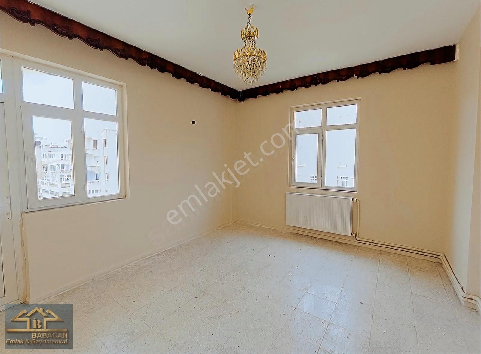 Babacandan Yenişehir'de Köşebaşı Doğalgazlı Asansörlü 3+1