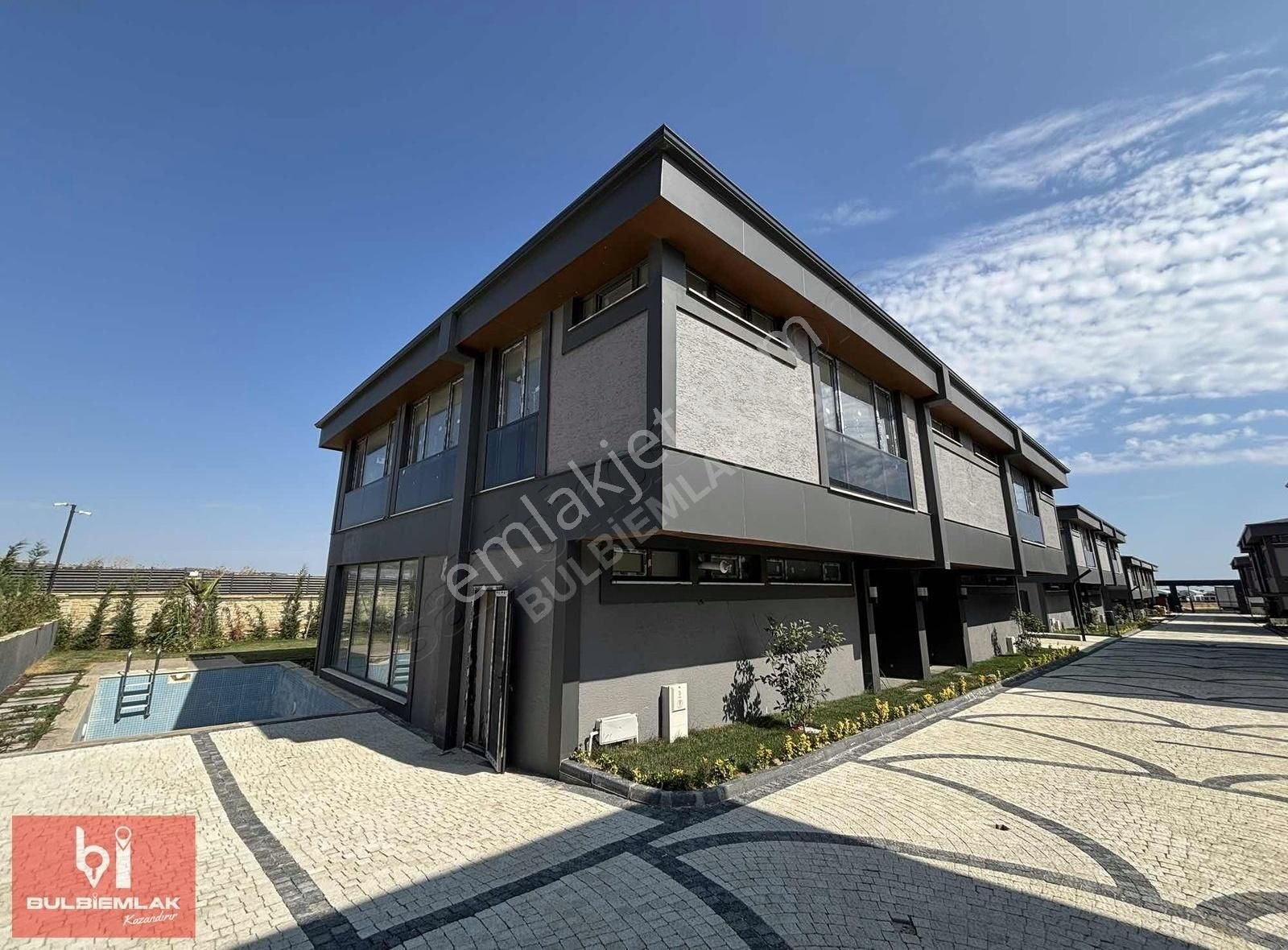Silivri'de Prestijli Yaşama Özel Havuzlu 4+1 Villa!