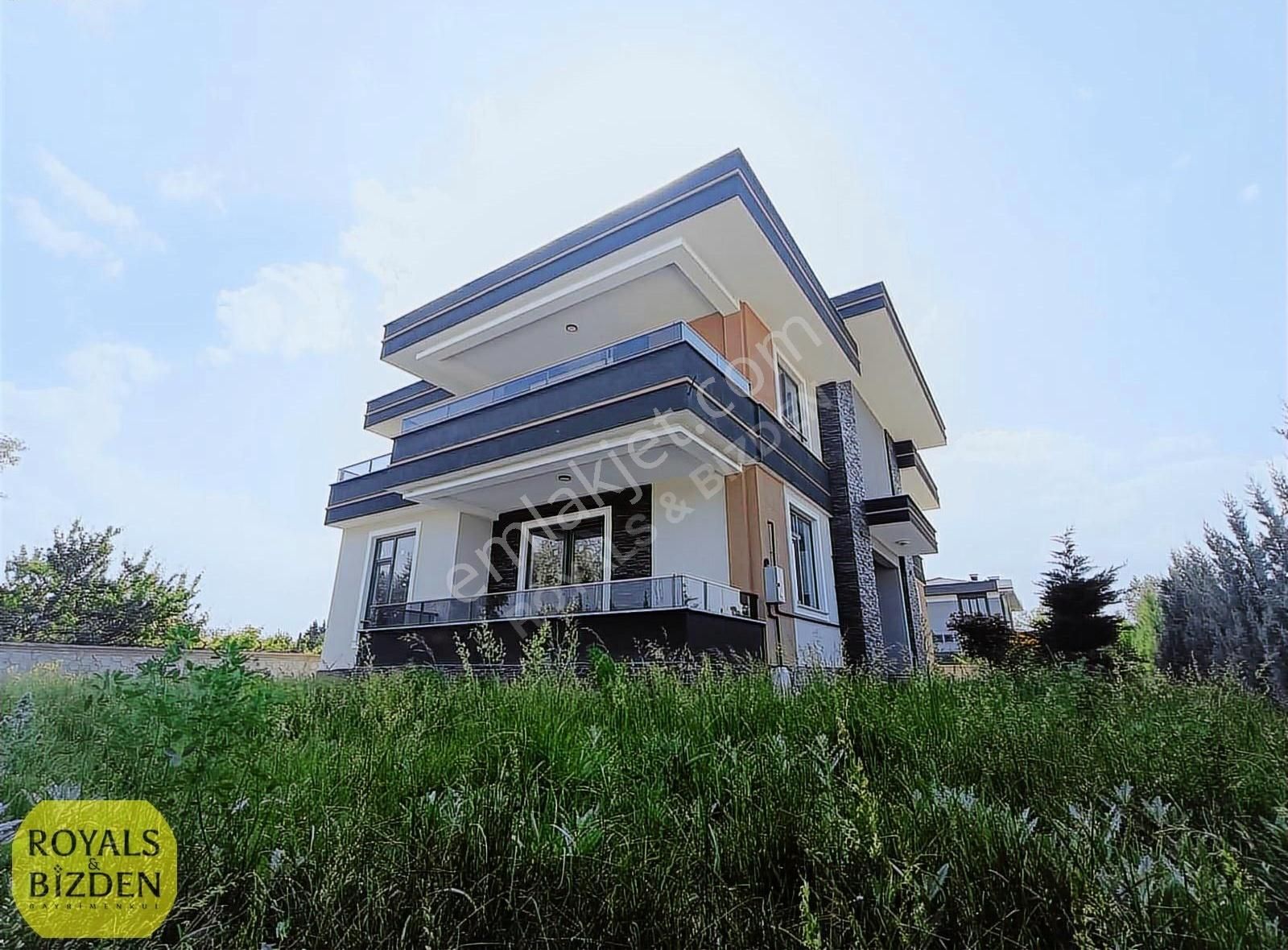Meram Kozağaç Parkı Yakını 541 M2 Arsa İçerisinde Müstakil Villa