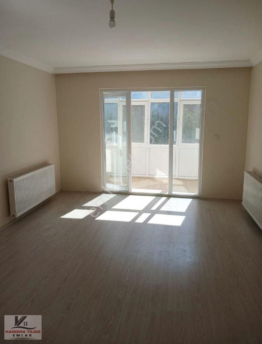 Kandıra Çarşı Merkez'de 2+1 90 M2 1.kat Asansör Kombi Balkon Boş