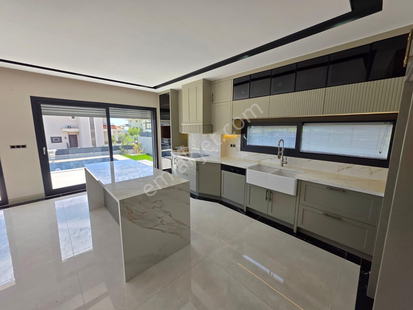 Göz Alıcı Tasarım Özgür Yaşam Havuzlu Bahçeli Müstakil 4+1villa - Görsel 15