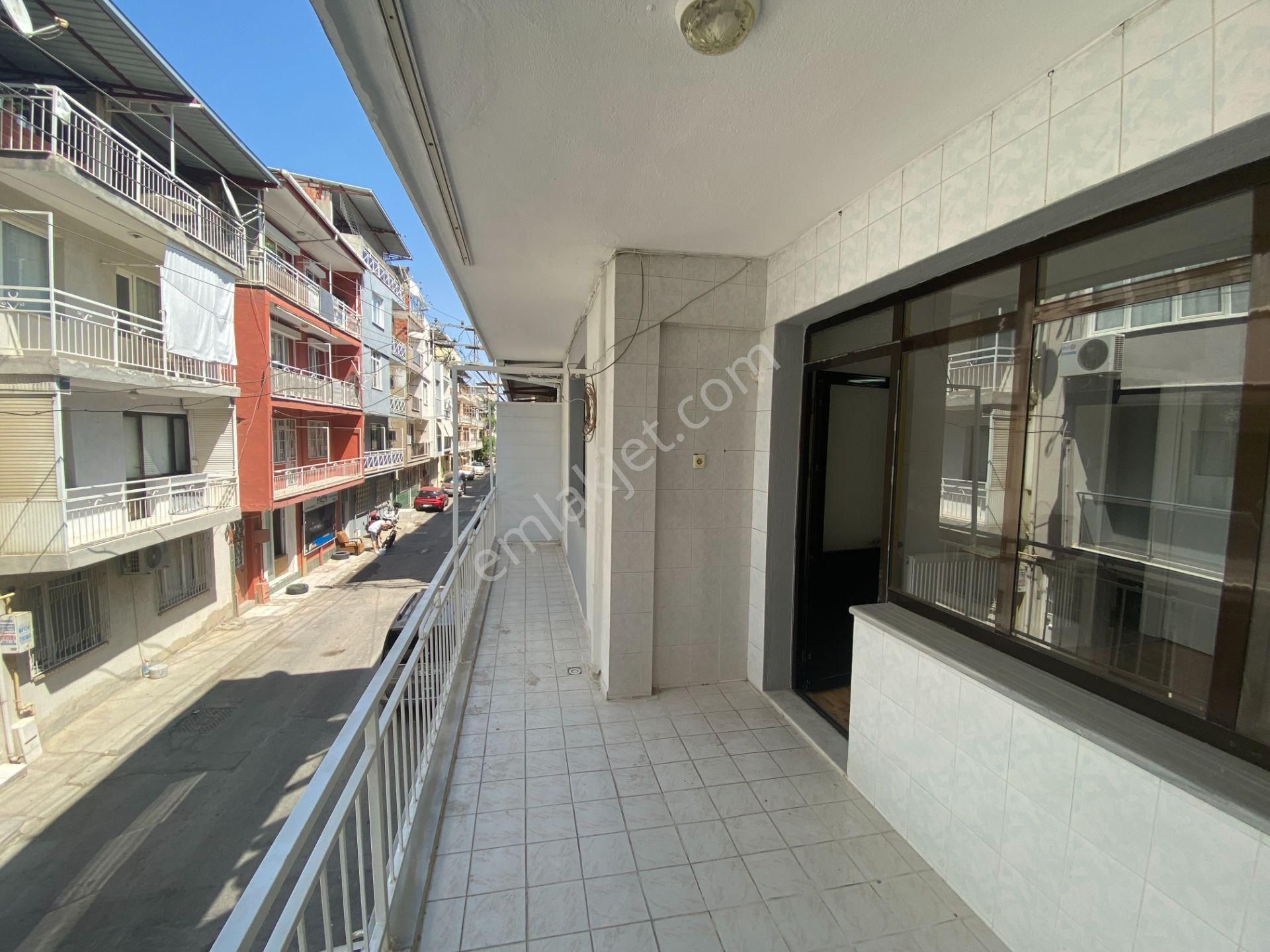 Forum Bornova Yakınında Karacaoğlan Mah. Doğalgazlı Kiralık 2+1