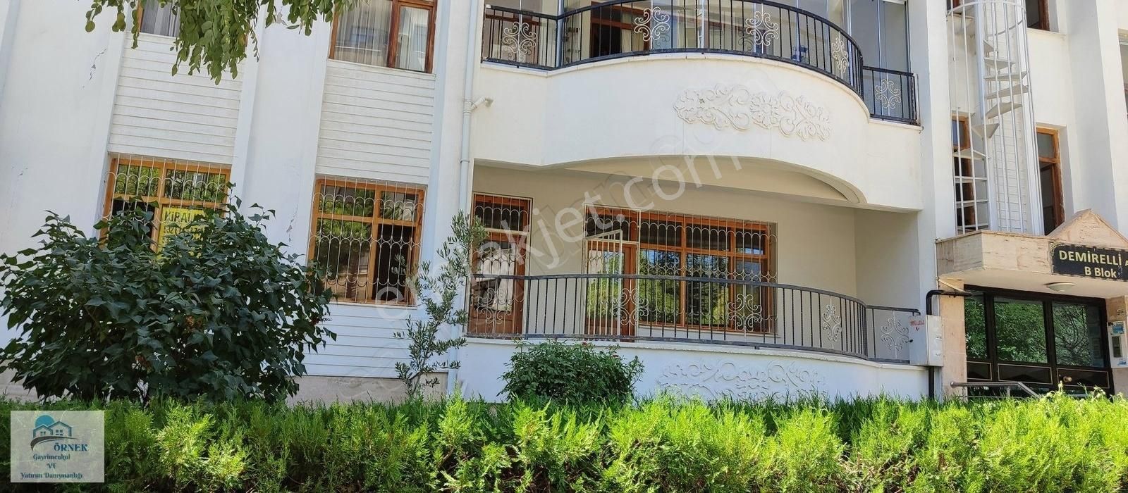 Cumhuriyet Mah Tangülü Okul Yanı Kiralık 4+1 Yüksek Giriş Daire