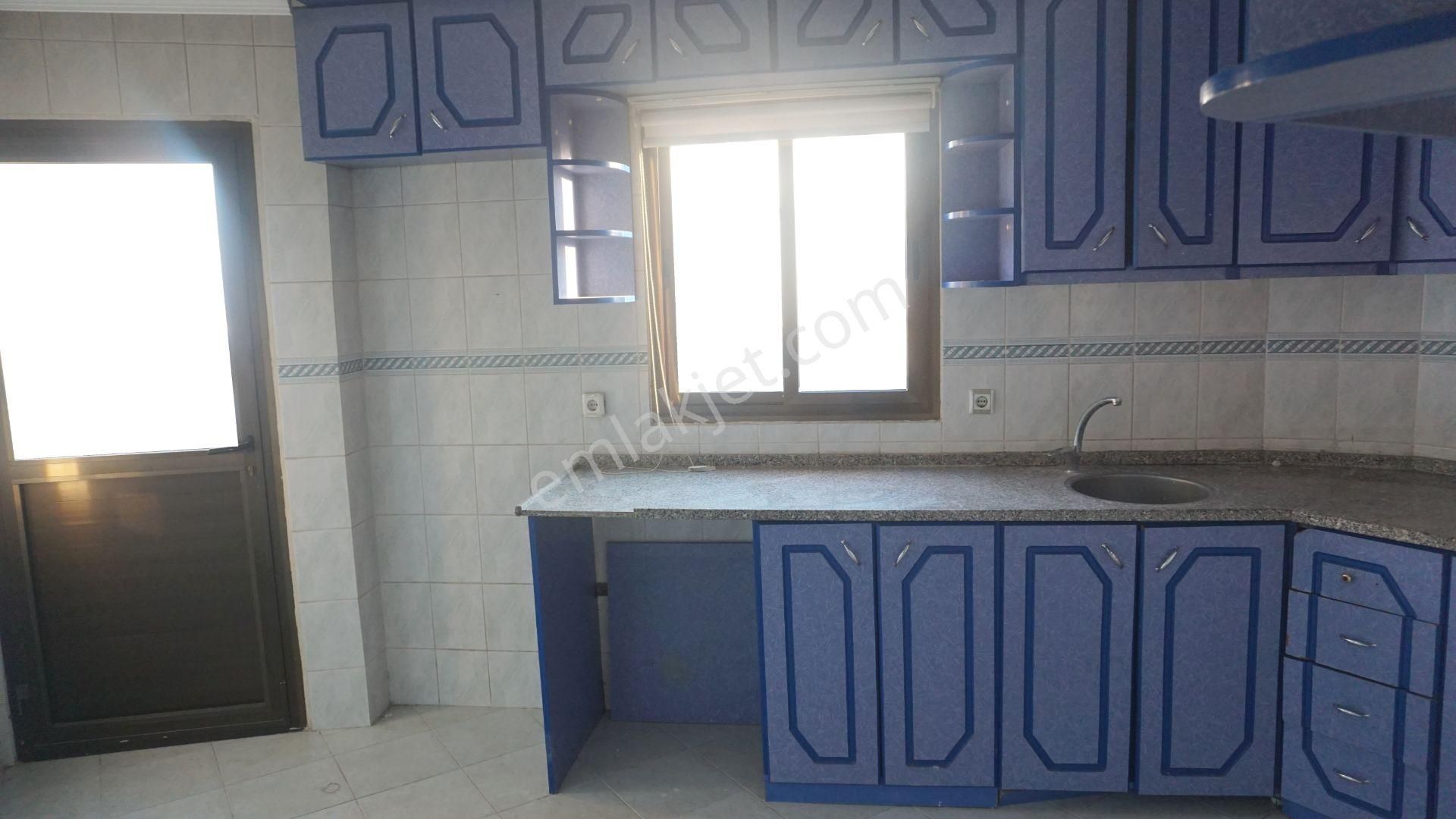 Karşıyaka İnönüde Kiralık 3+1 Daire Çiğli Serkan Emlak Dan