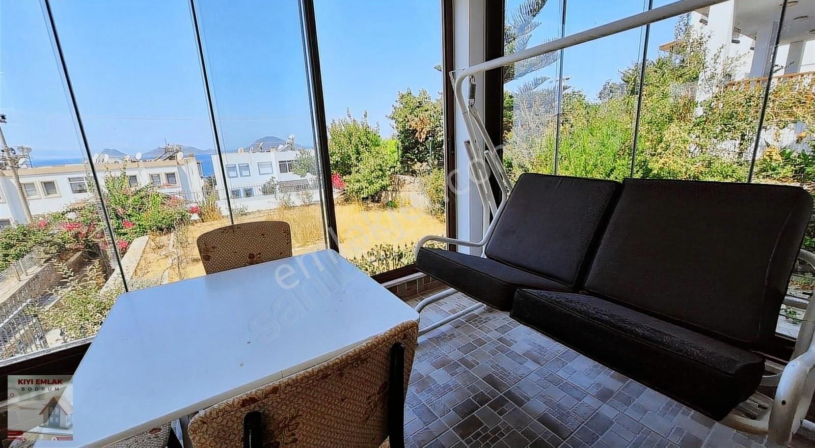 Turgutreis Marina Üst Yolunda Eşyalı Kiralık Bahçe Kat 1+1