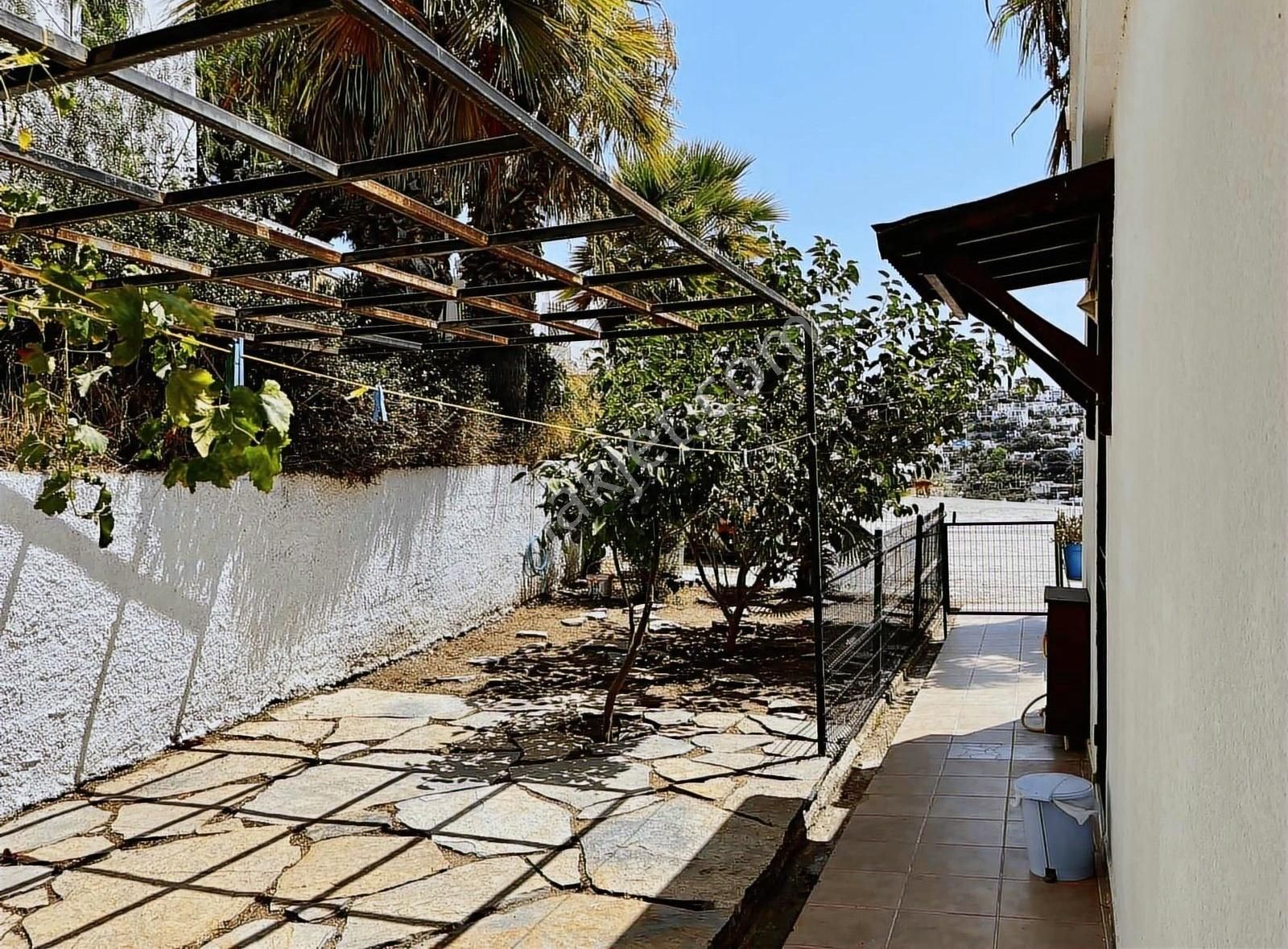 Dubleks 2+1 Villa Deniz Manzaralı Havuzlu Site