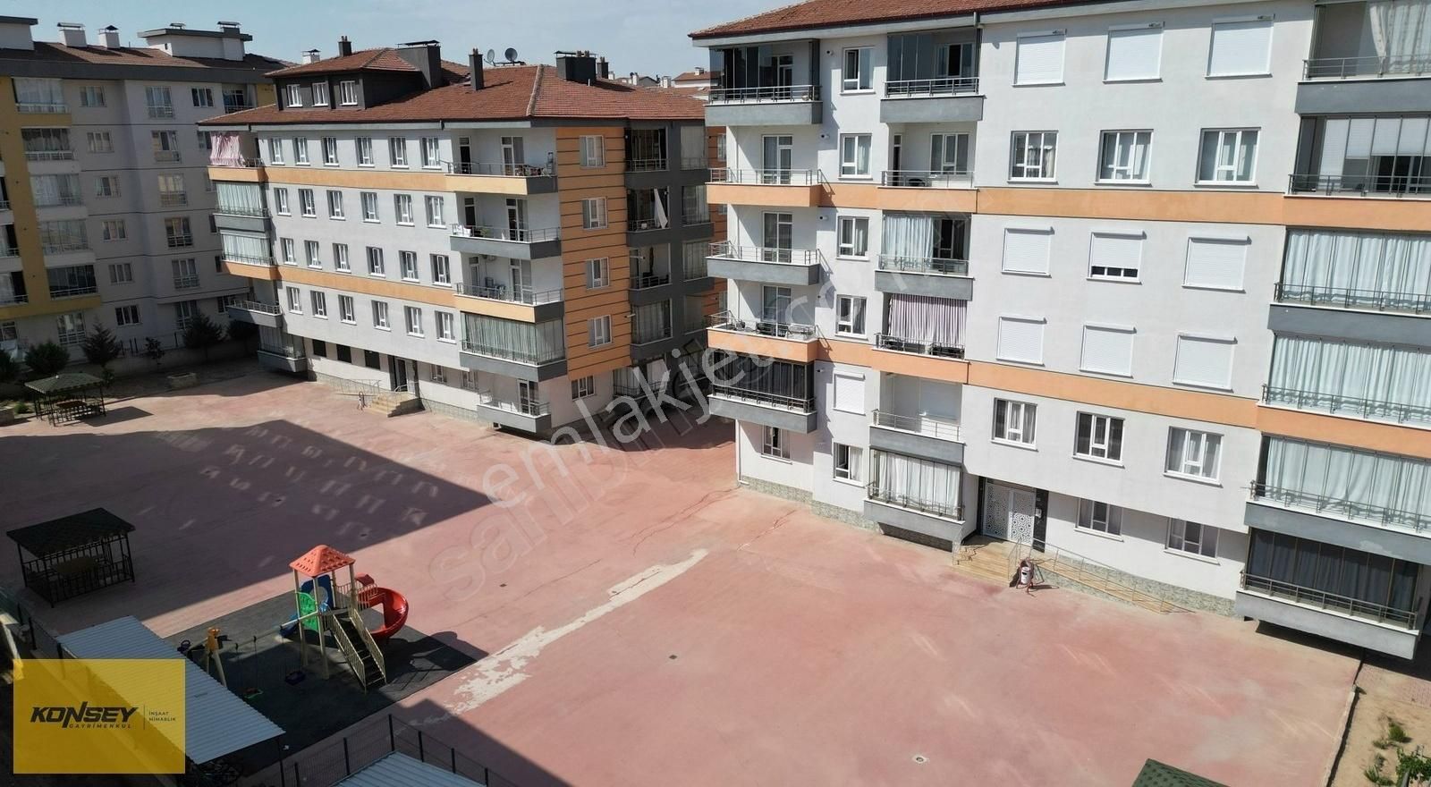 Konsey'den Çimenlikte Satılık 3+1 Daire