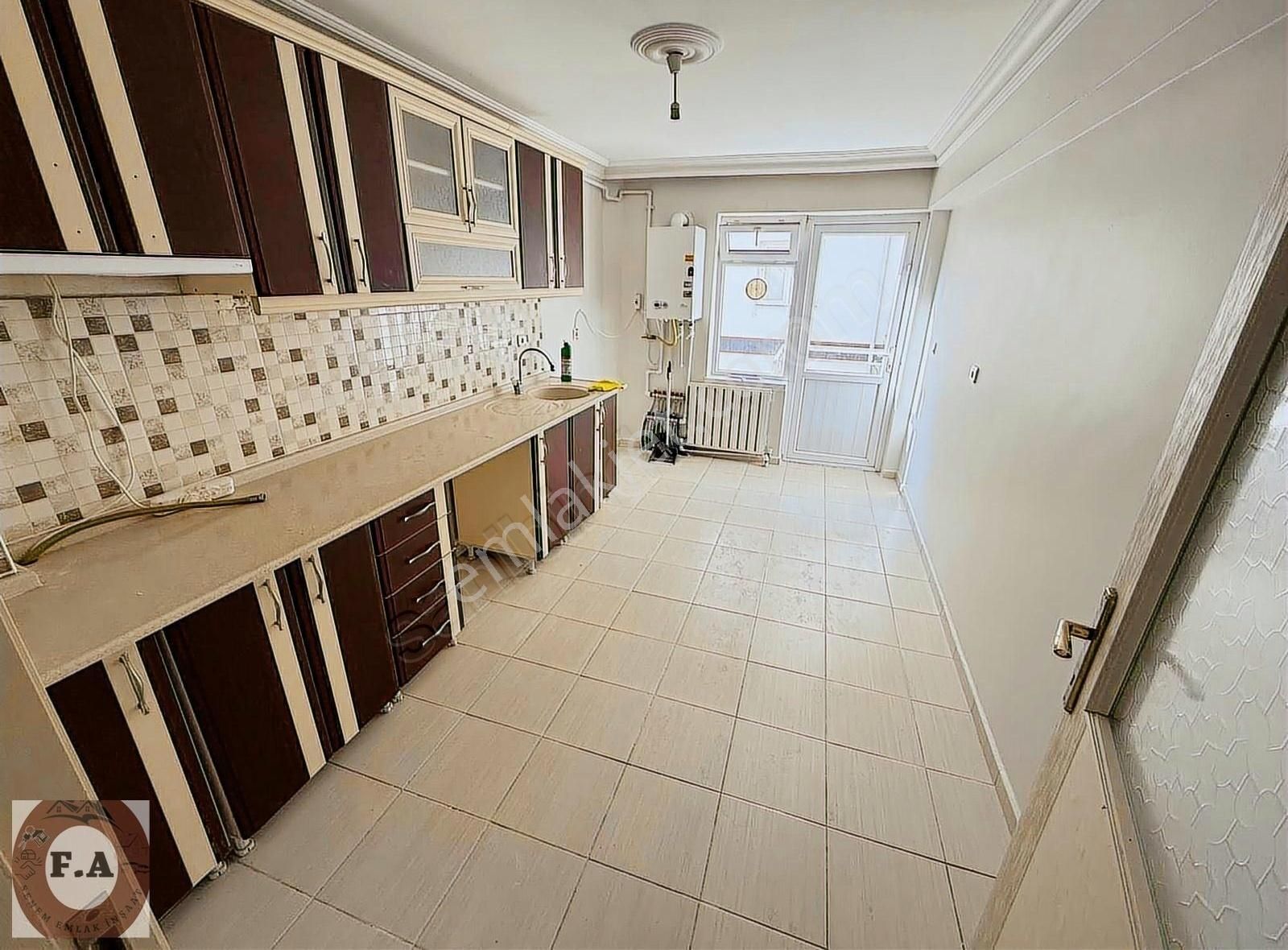 Orta Kat 3+1 Manzaralı Mantolamalı Bakımlı Ebeveyn Banyolu Daire