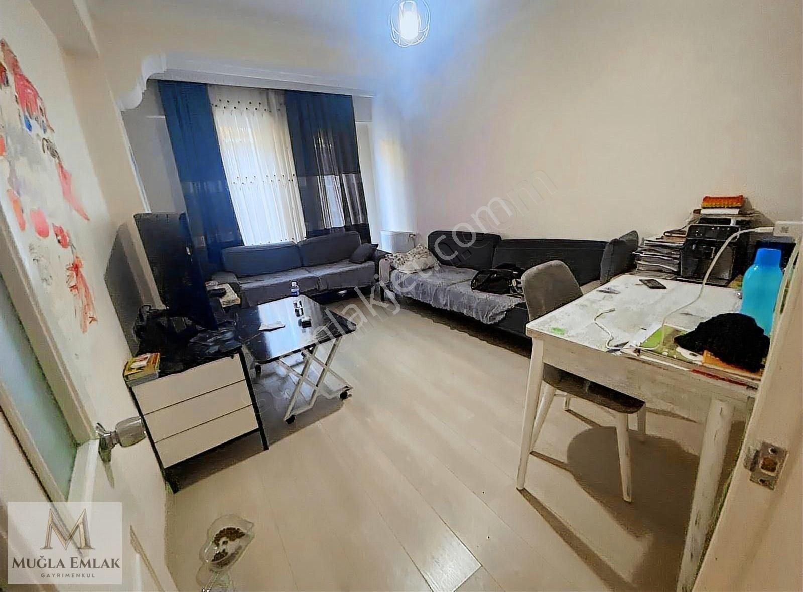 Muğla Emlaktan Kubilay Sokakta 10 Yıllık 75m 2+1 Göbek Daire