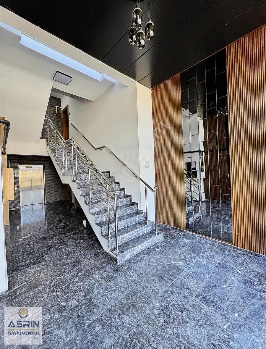 Kuşadasında Muhteşem Bir Daire Müstakil Bahçeli 2+1sıfır Havuzlu - Görsel 9