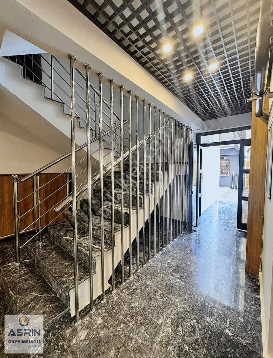 Kuşadasında Muhteşem Bir Daire Müstakil Bahçeli 2+1sıfır Havuzlu - Görsel 27