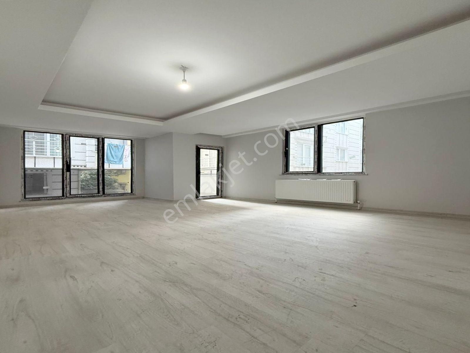 Metrobüse Yakın Bölge Sıfır İnşaat 2+1 120m2 Geniş Fırsat Daire!