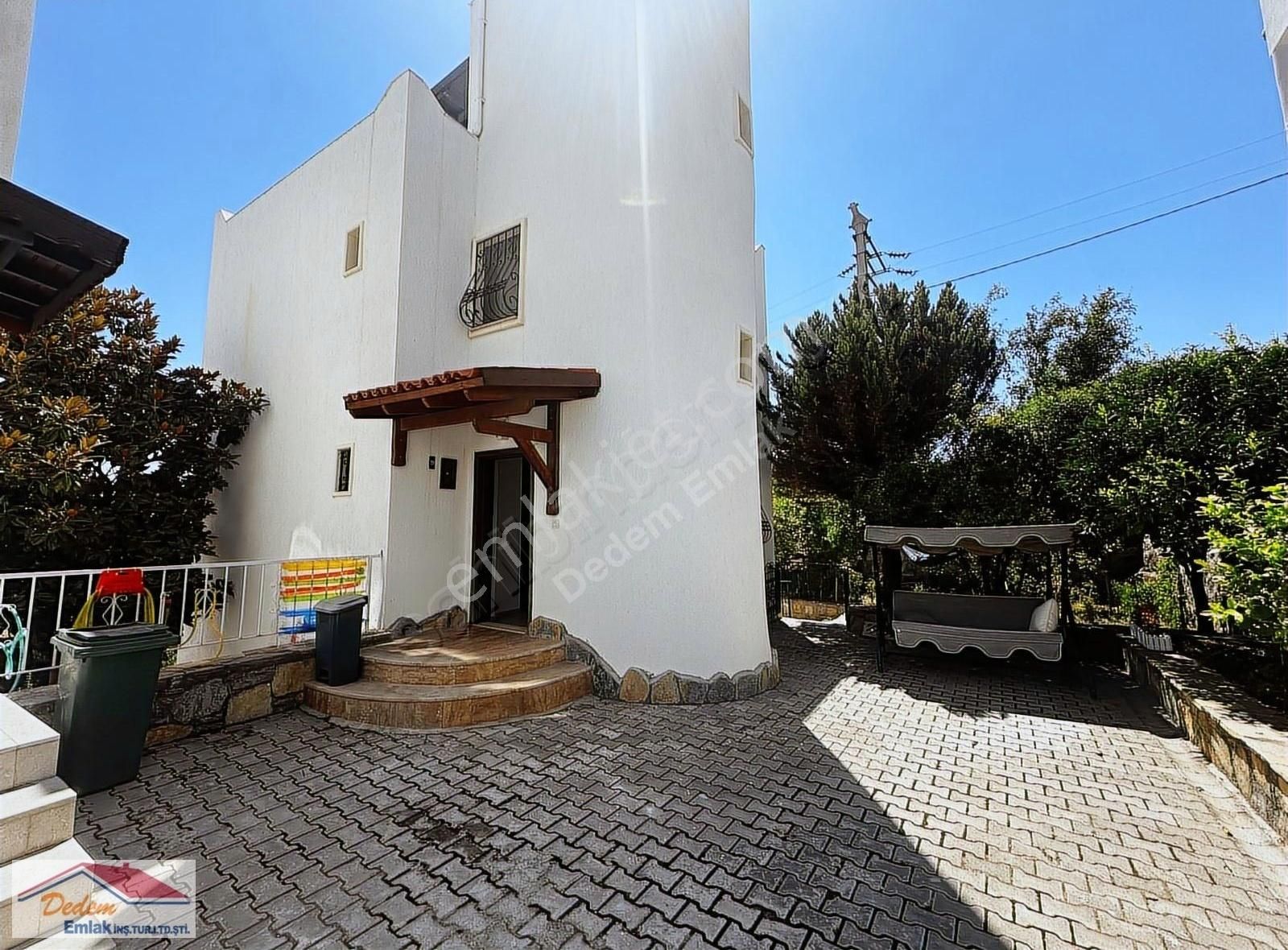 Gündoğan Koyun`da Satılık 4+2 Tribleks Villa