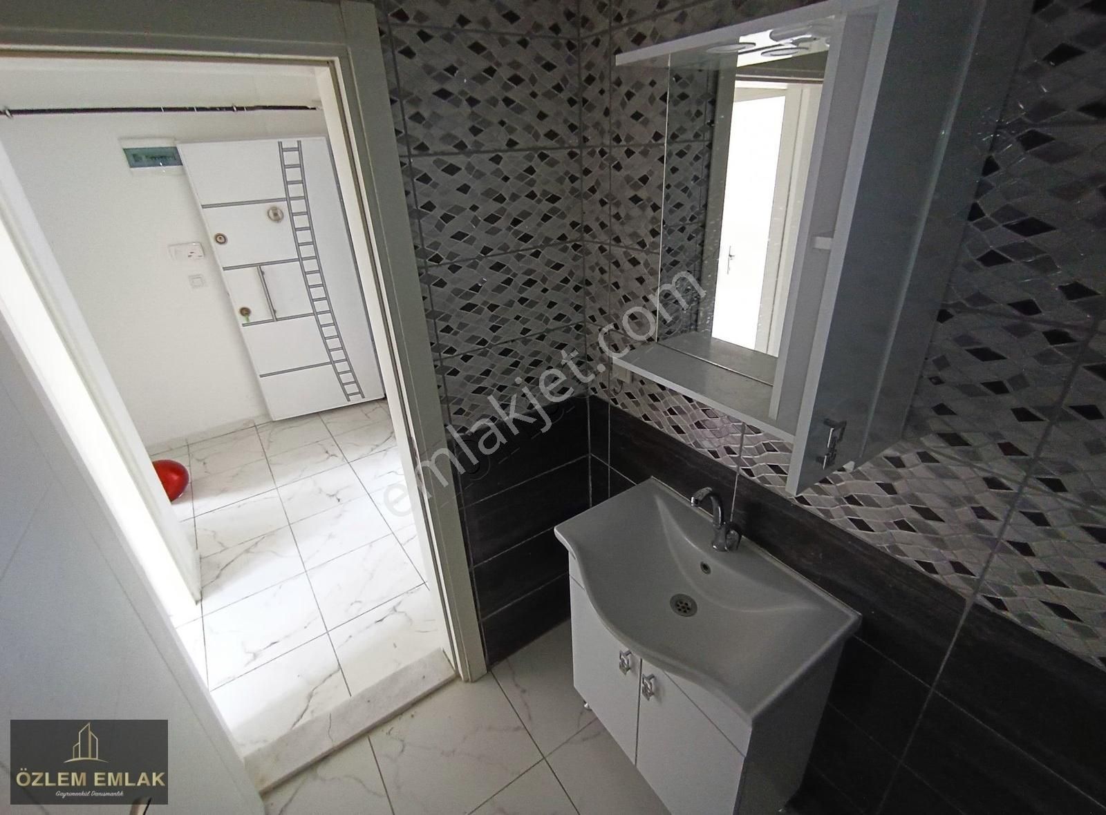 Bandırma Kurtuluş Caddesine Yakın 1+1 Kiralık Daire
