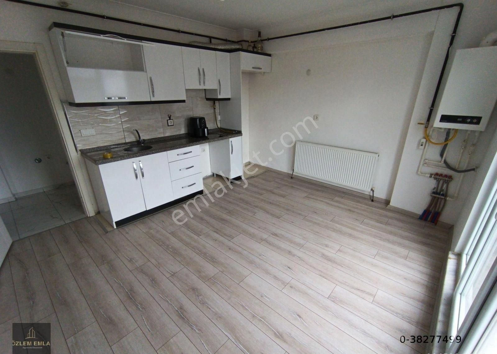 Bandırma Özlem Gayrimenkulden Kurtuluş Caddesine Yakın 1+1 Kiralık Daire