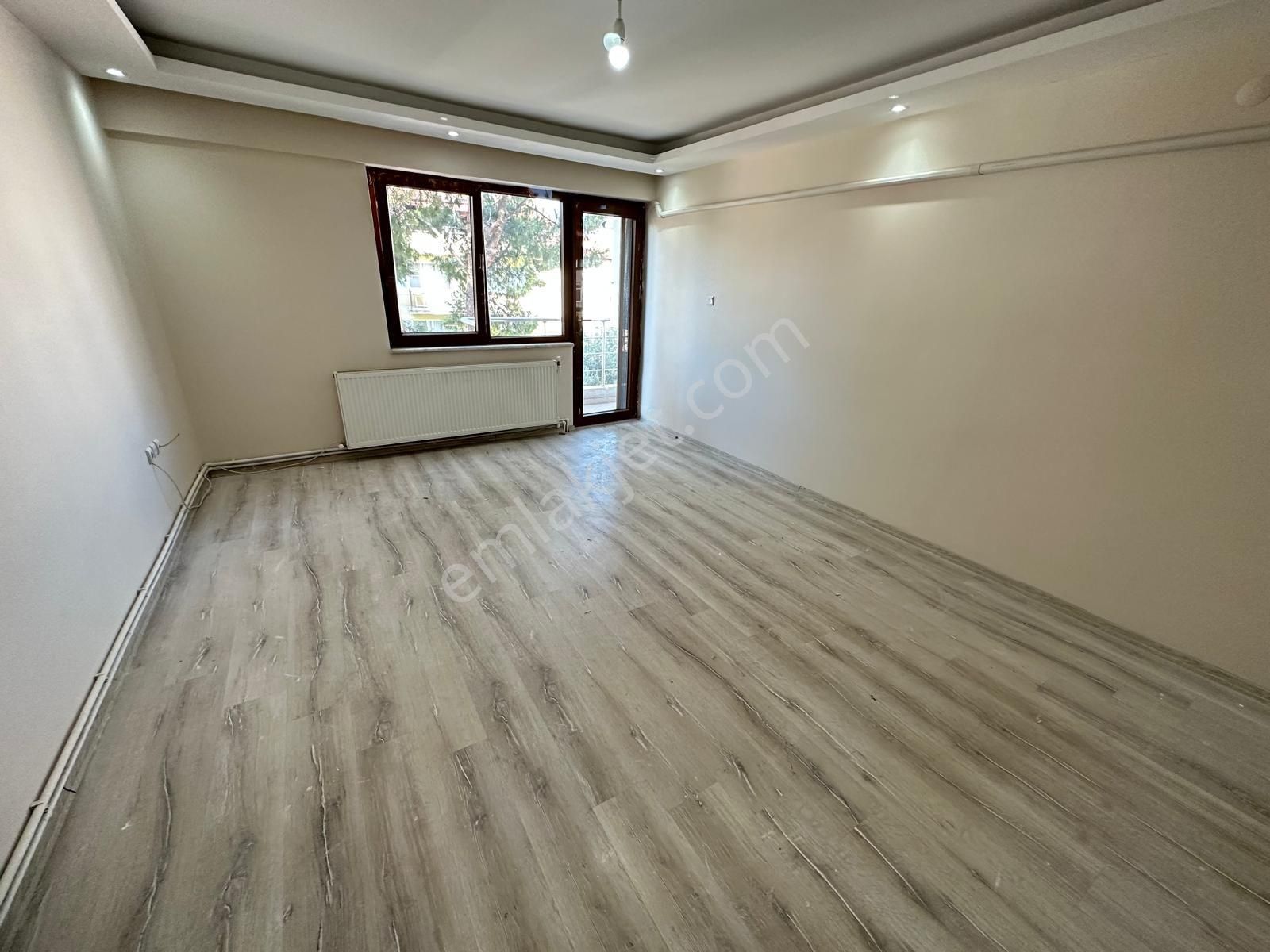 Edremit Cumhuriyet'de 3+1 Arakat Doğalgazlı Kiralık Daire