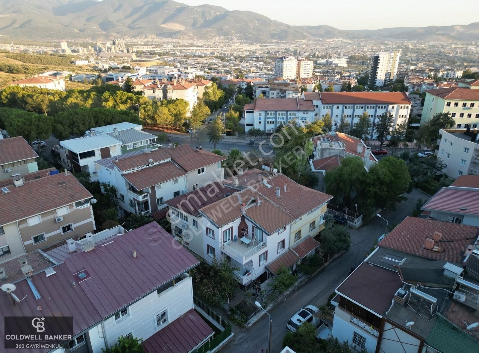 Evka 3' De Satılık Köşe Konumlu Bahçeli Ferah 4+1 Tripleks Villa - Görsel 13