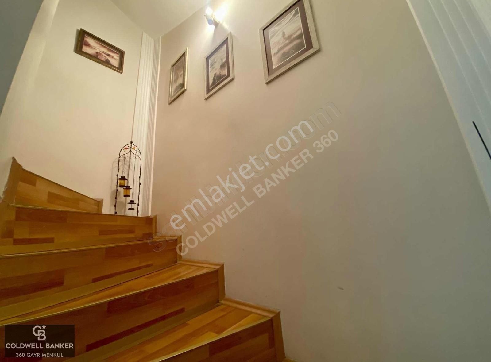 Evka 3' De Satılık Köşe Konumlu Bahçeli Ferah 4+1 Tripleks Villa - Görsel 8