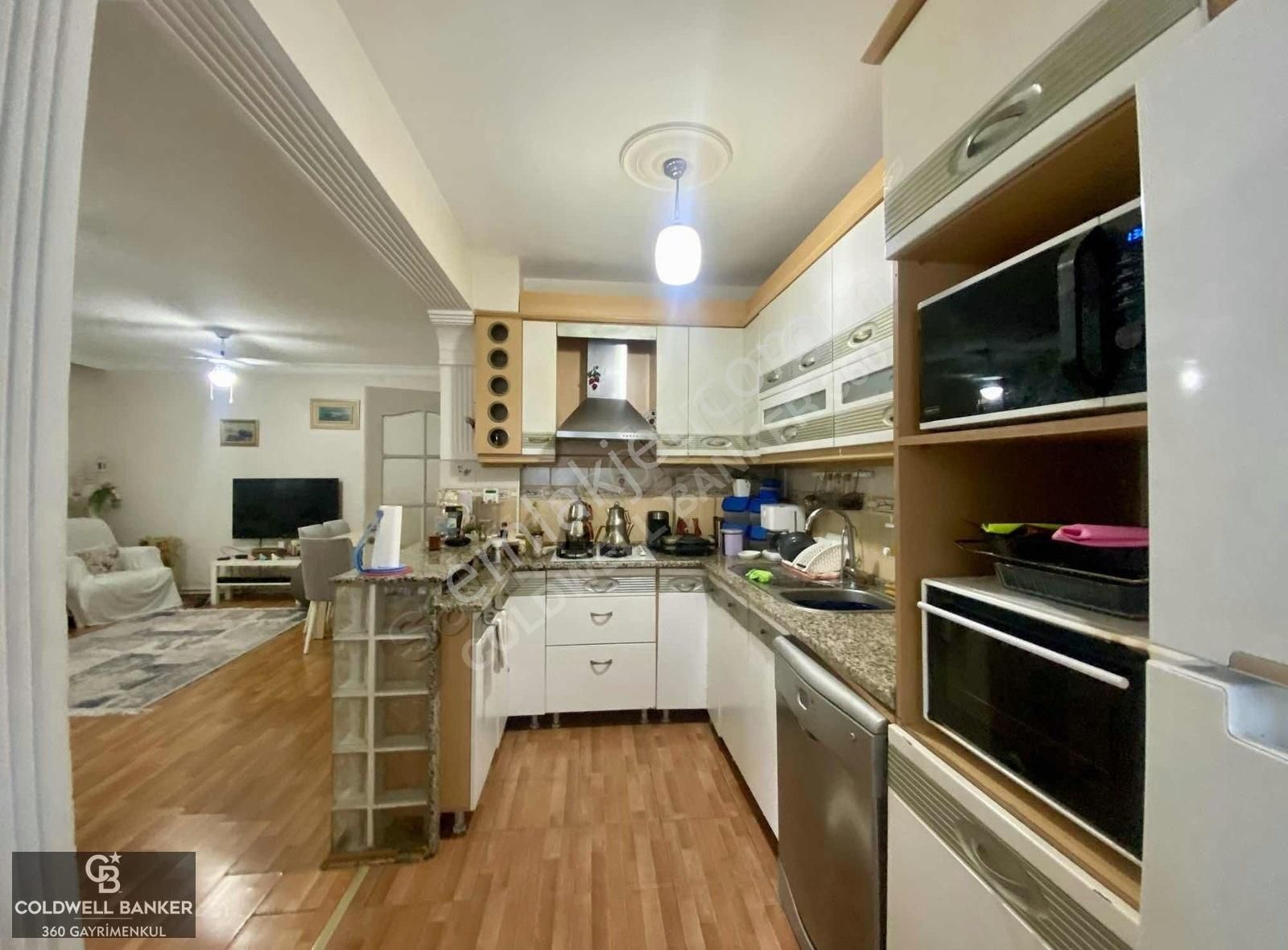 Evka 3' De Satılık Köşe Konumlu Bahçeli Ferah 4+1 Tripleks Villa - Görsel 6