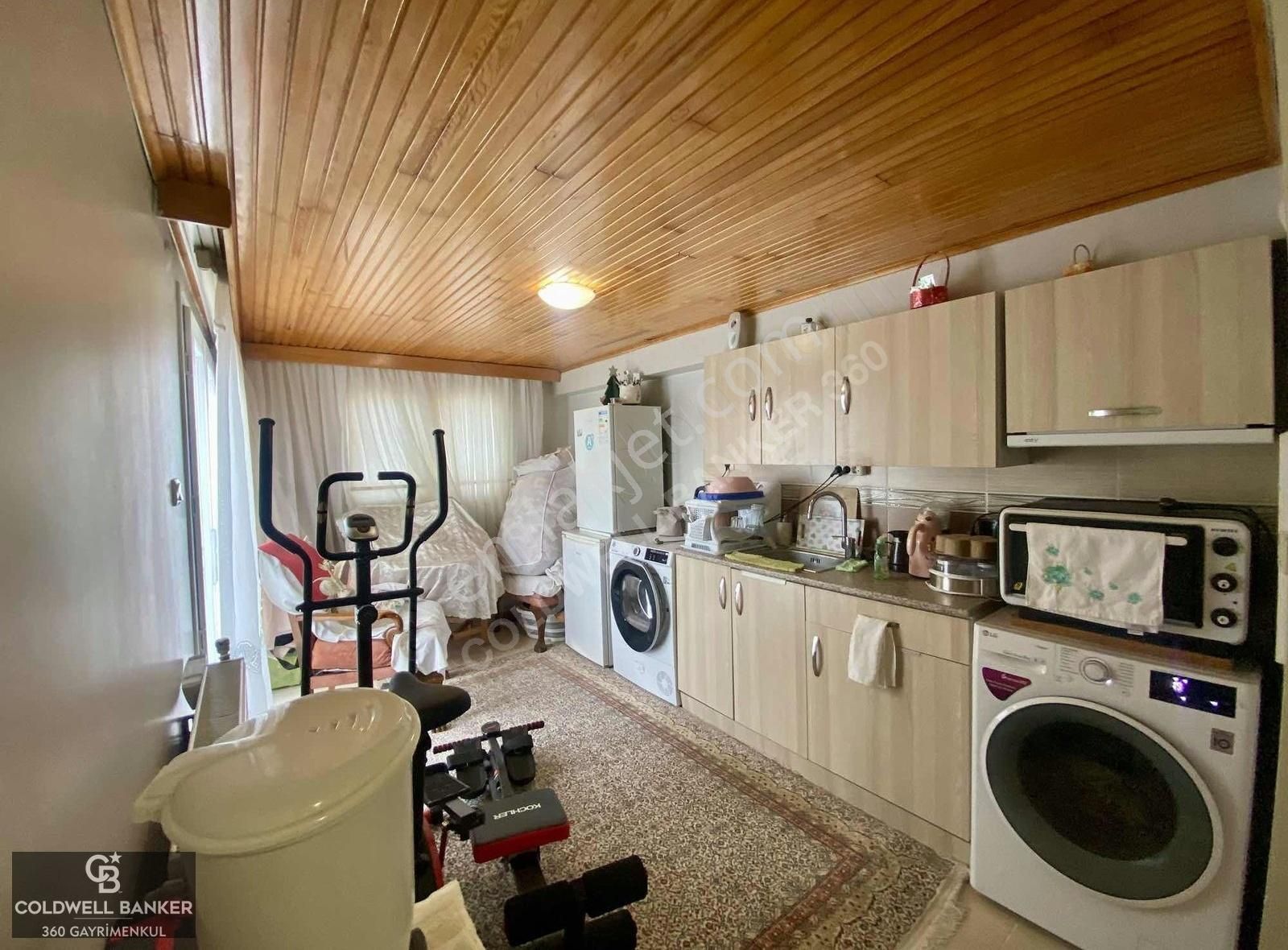 Evka 3' De Satılık Köşe Konumlu Bahçeli Ferah 4+1 Tripleks Villa - Görsel 4