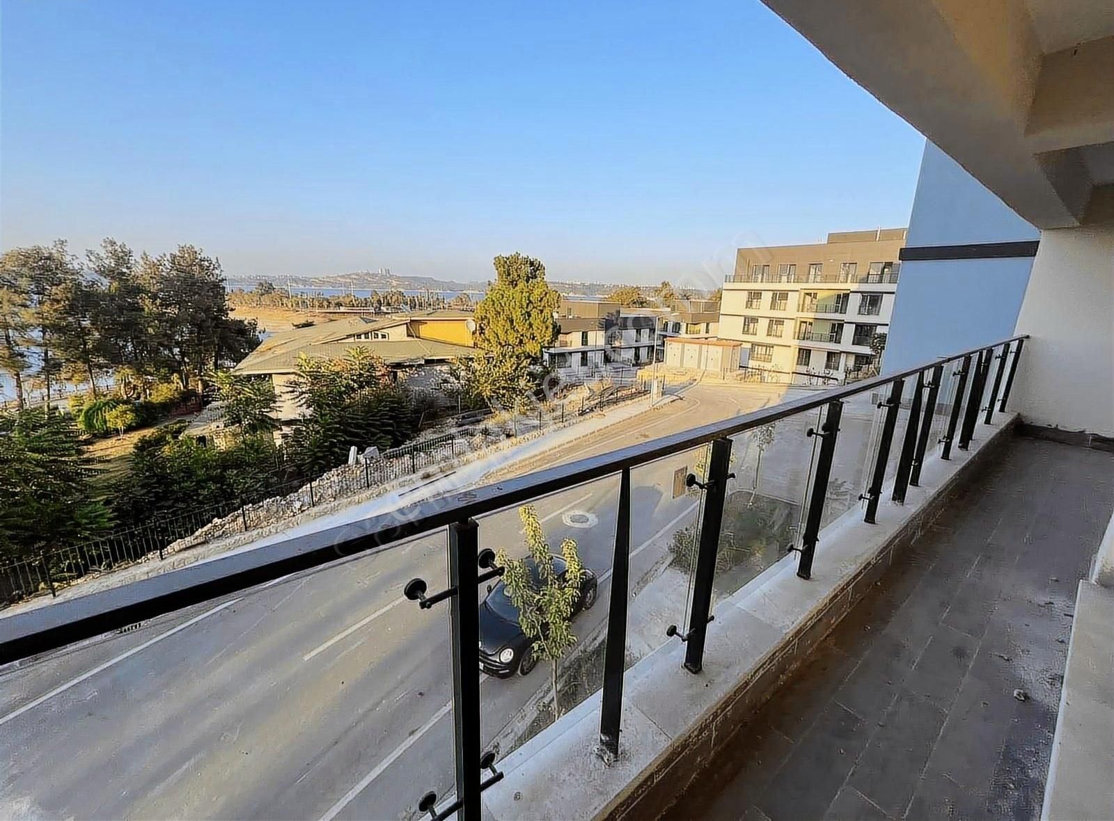 Kur Grup'tan Panoramik Göl Manzaralı Yatay Mimari 4+1 Daire - Görsel 5