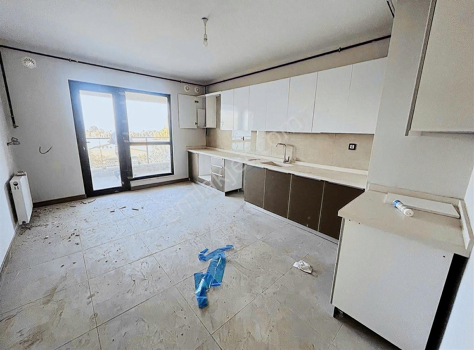 Kur Grup'tan Panoramik Göl Manzaralı Yatay Mimari 4+1 Daire - Görsel 4