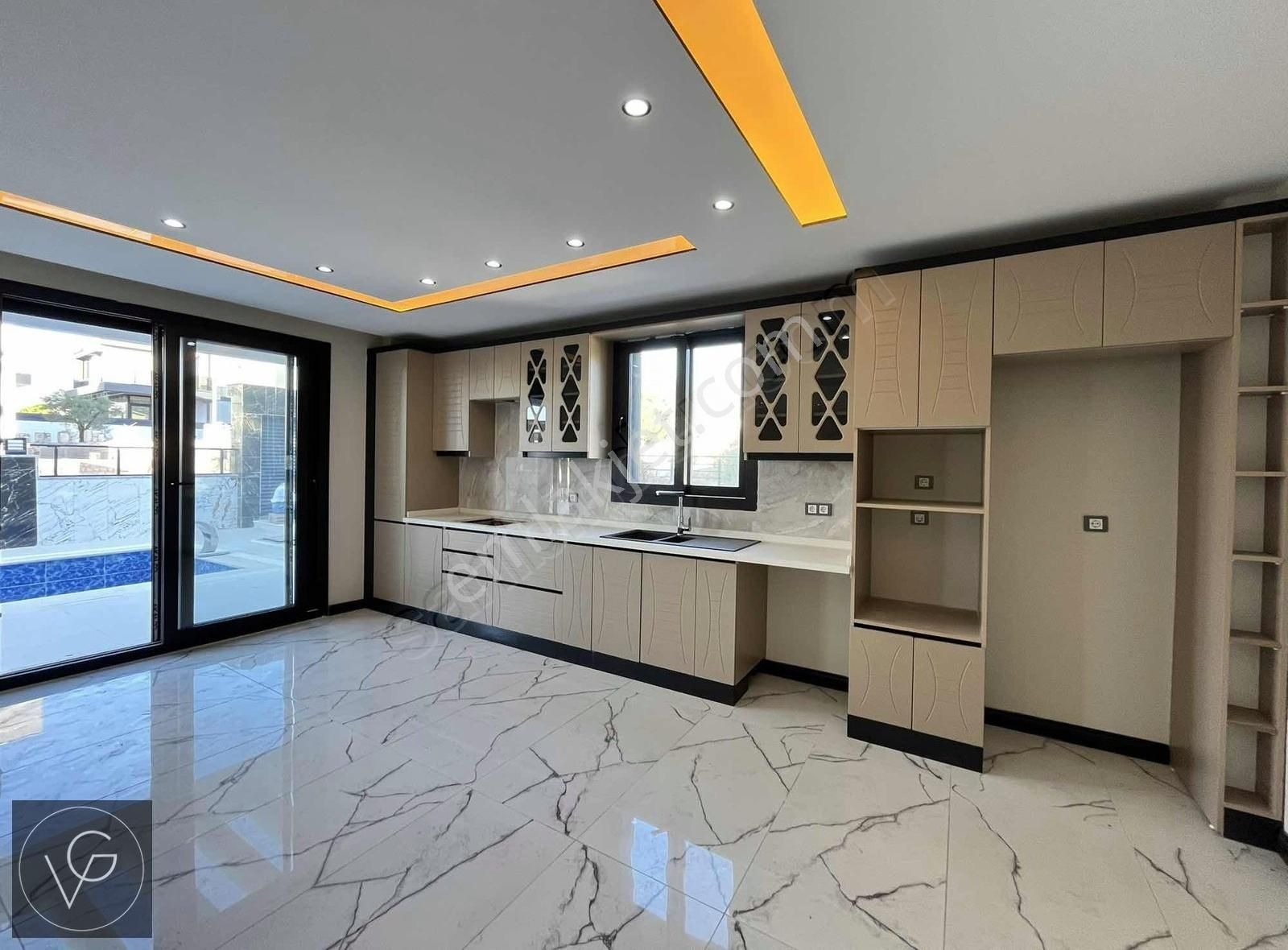 Didim Akbük'te Merkezde Deniz Manzaralı 5+1 Müstakil Villa - Görsel 7